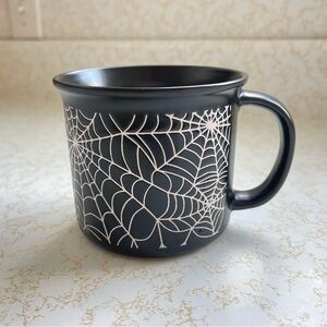 MARKET FINDS HALLOWEEN SPOOKY SPIDER WEB COFFEE MUG CUP KITCHEN DECOR